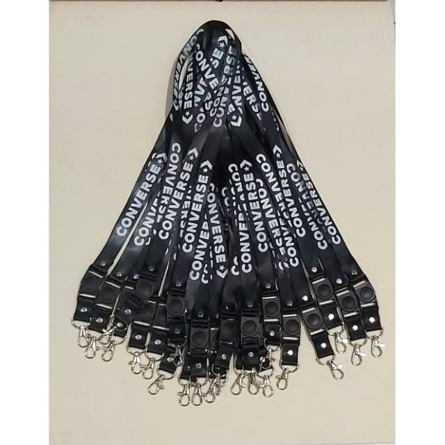 

Aksesoris Gantungan Converse - Gantungan Flashdisk Converse - Name Tag Converse Murah