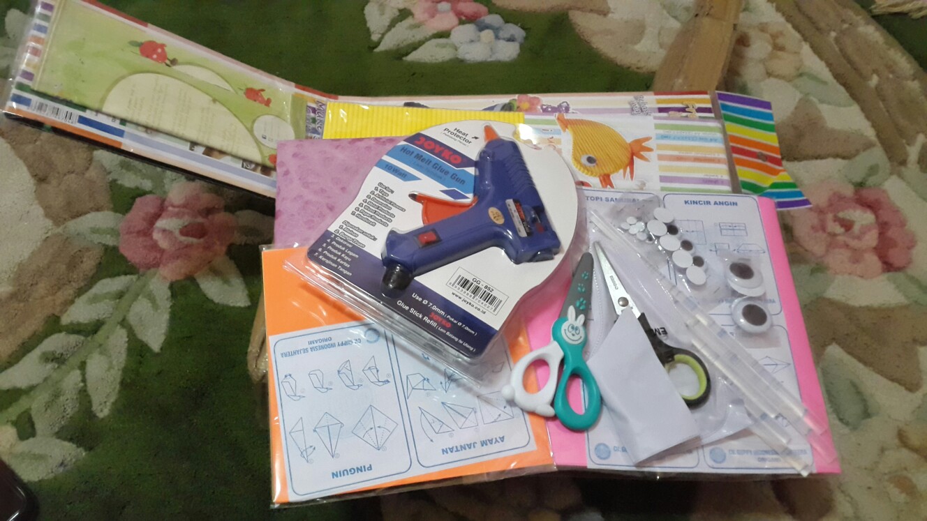 Kertas Tisu Motif Pembungkus Parcel Pelapis Buket Kado