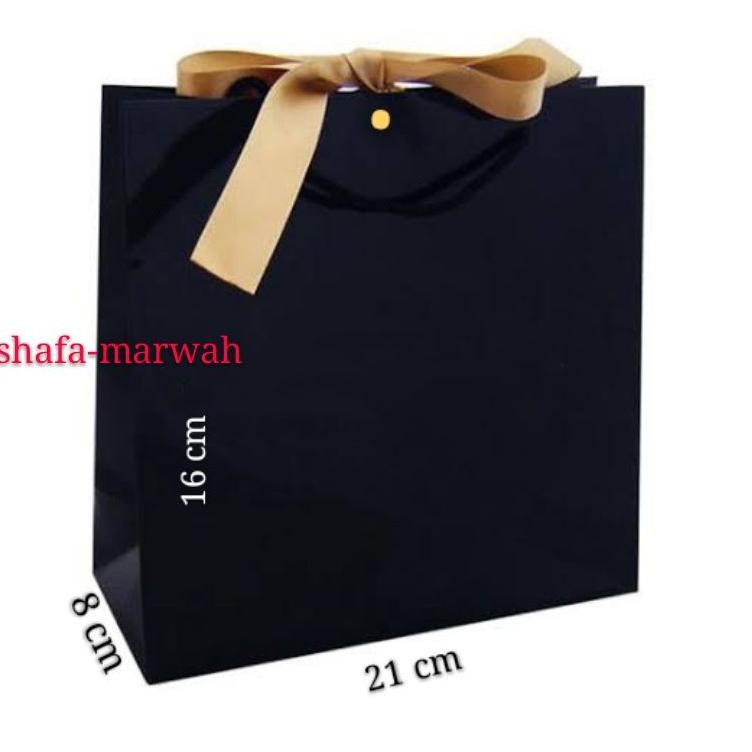 

Ayo Beli ||f31➻ PREMIUM PEARL PAPERBAG SUPER BLACK.GOLD RIBBON 21 X 8 X 16 cm