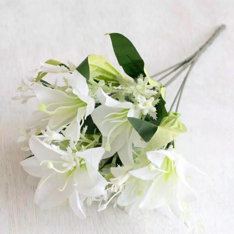 BUNGA LILY ARTIFICIAL / LILY BUNGA PLASTIL / LILY DEKORASI-PUTIH