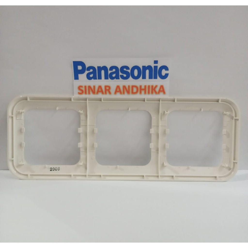 FRAME SAKLAR TRIPLE 3 GANG 6 DEVICE PUTIH PANASONIC WEJ 7823