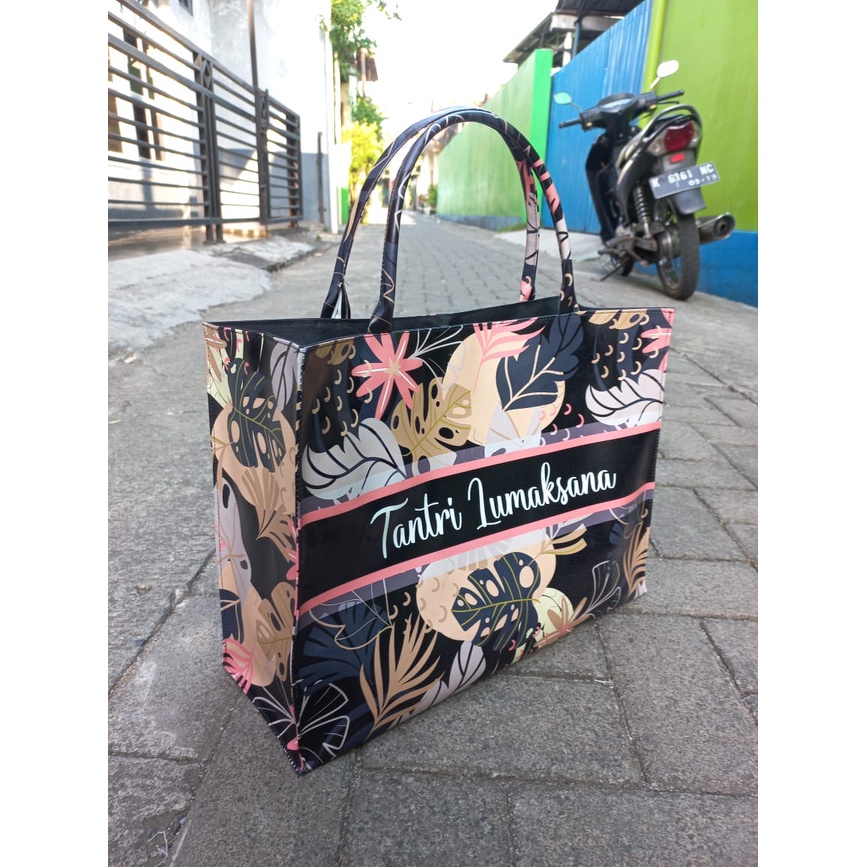 

Diona Hand Bag / Beli Satuan Boleh Banget / Hand Bag Idul Fitri Murah / Tas Mukena Viral Banget / Tas Mukena Premium