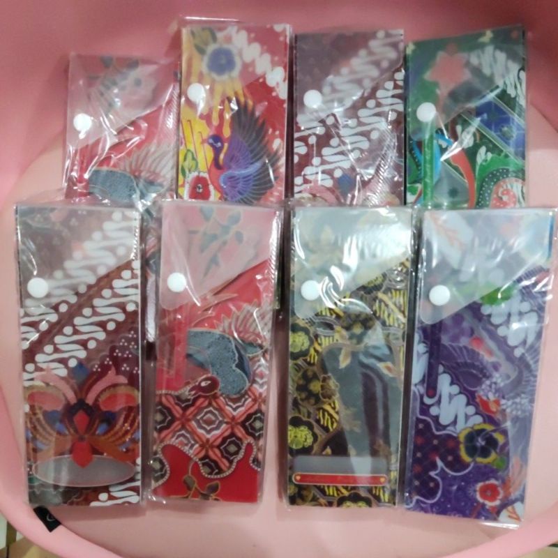 

KOTAK PENSIL LACI KANCING PLASTIK/MIKA JENIA