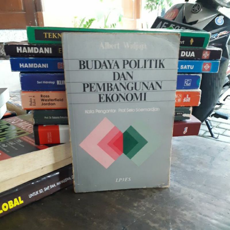 

BUKU ORIGINAL BUDAYA POLITIK DAN PEMBANGUNAN EKONOMI