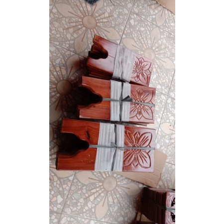 

rehal Qur'an motif ceplok saize 15cm