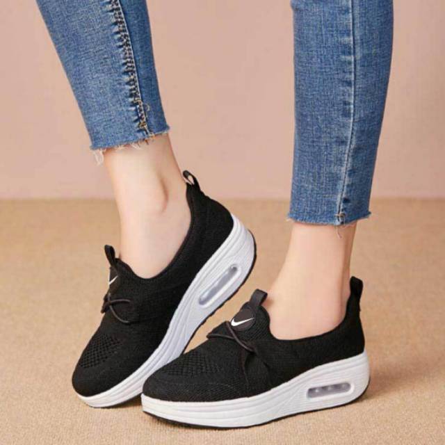 Sepatu Sneakers Wanita Casual JP 08