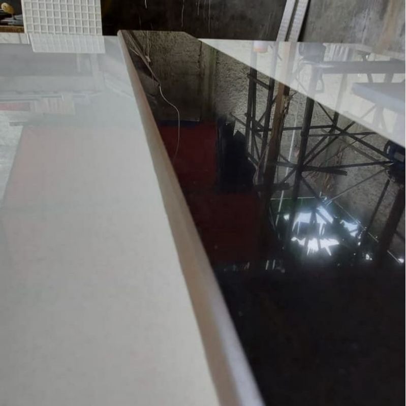 LIST PLINT BEVEL GRANITE 10X60 HITAM POLOS