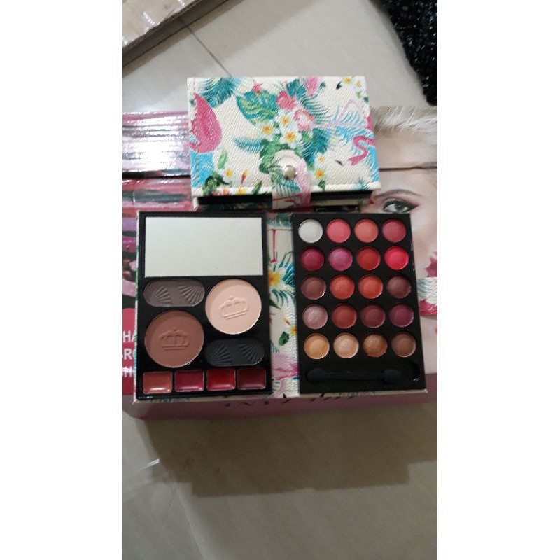 Make up dompet besar