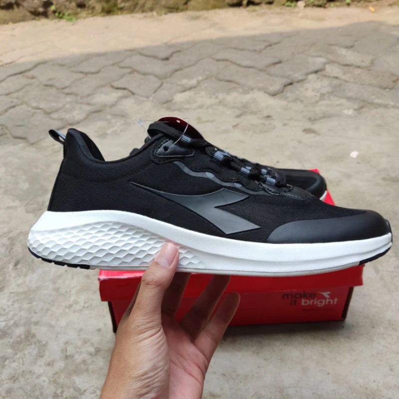 Sepatu Running Sneakers Diadora Bernando Hitam Black Original