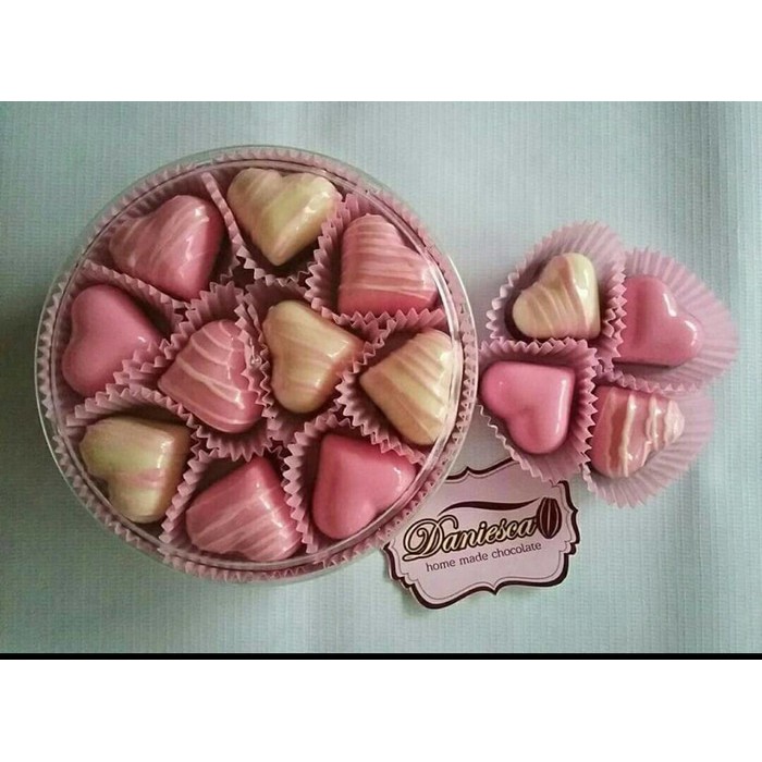 

Cokelat Karakter L.O.V.E