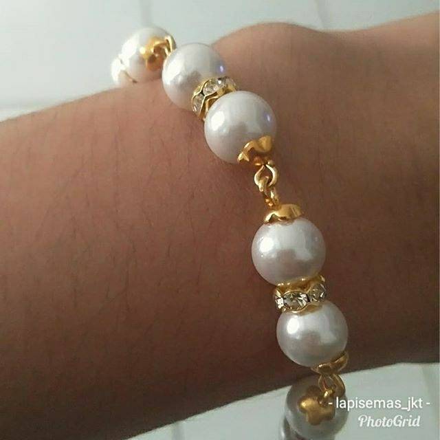 Gelang mutiara silih asih