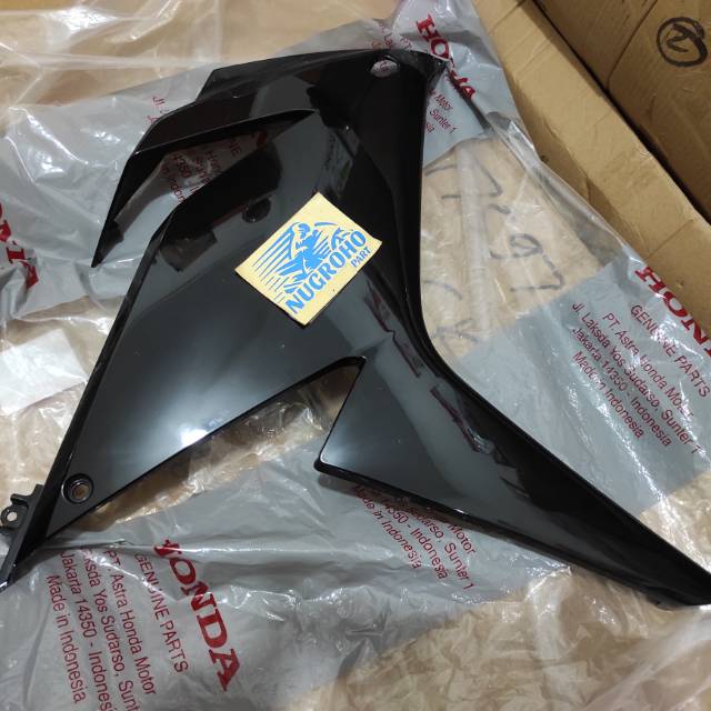 Cover Fairing Kanan New Cbr150r Led K45G K45N Hitam Glossy