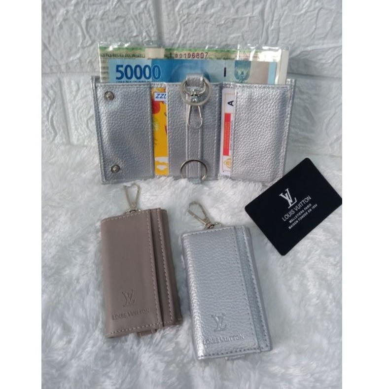 Gantungan kunci LV embos