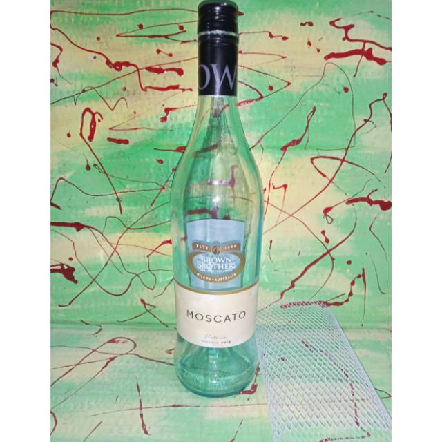 Botol bekas minuman moscato wine pajangan