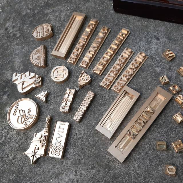 Plat emboss Hotstamp kuningan brass stempel branding cake, kayu, kulit, foil, kelapa