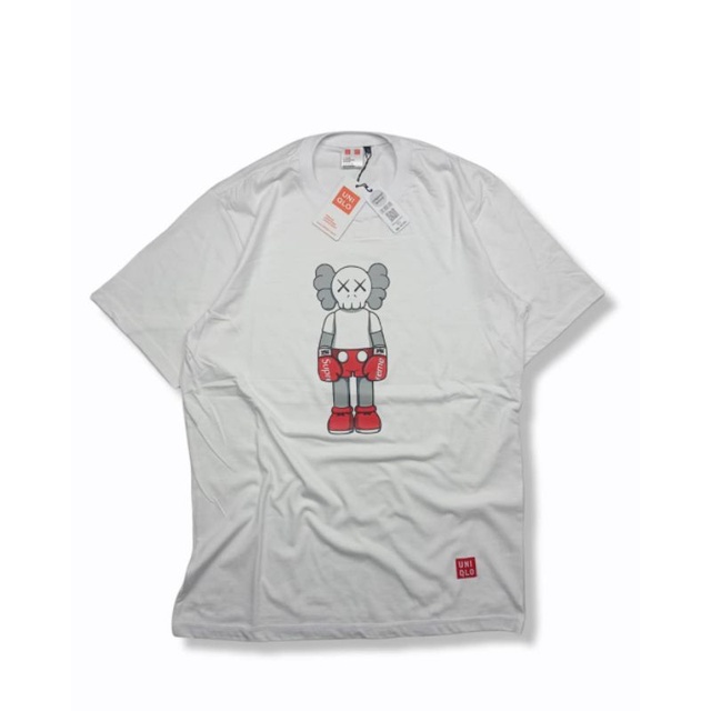 kaos distro uniqlo kaws putih simple/pakaian atasan remaja dewasa