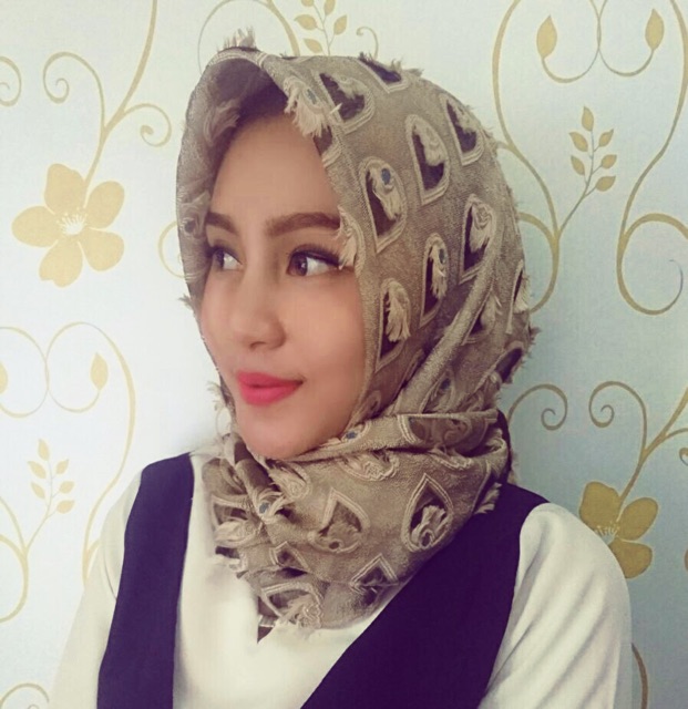 JILBAB SEGIEMPAT IMPORT / BAWAL BULU HATI LINEN UKURAN 110*110