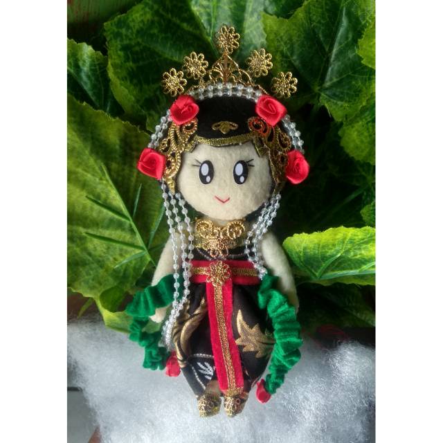 Boneka pengantin solo basahan