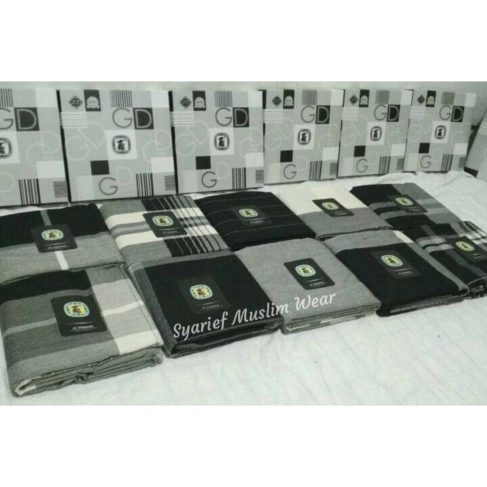 Sarung Gajah Duduk - Black & White