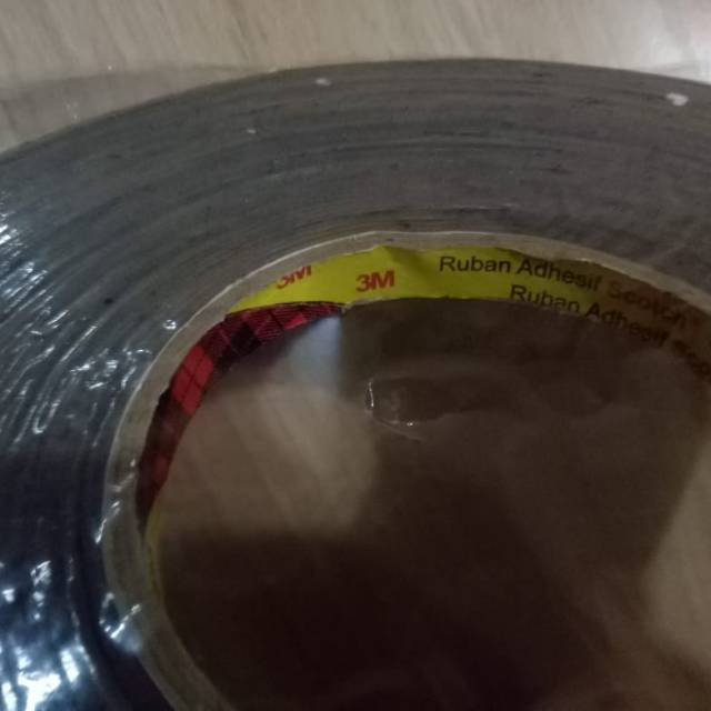 

PEREKAT DOUBLE TAPE 3M PANJANG 25 MTR