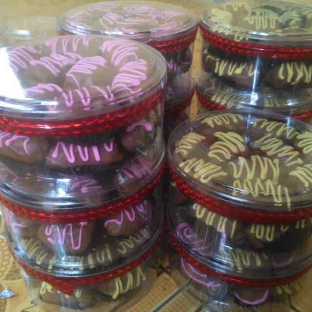 

kue murah lebaran Cookies Kue Kering/ Kurcok / Kurma Coklat isi Kacang Mente