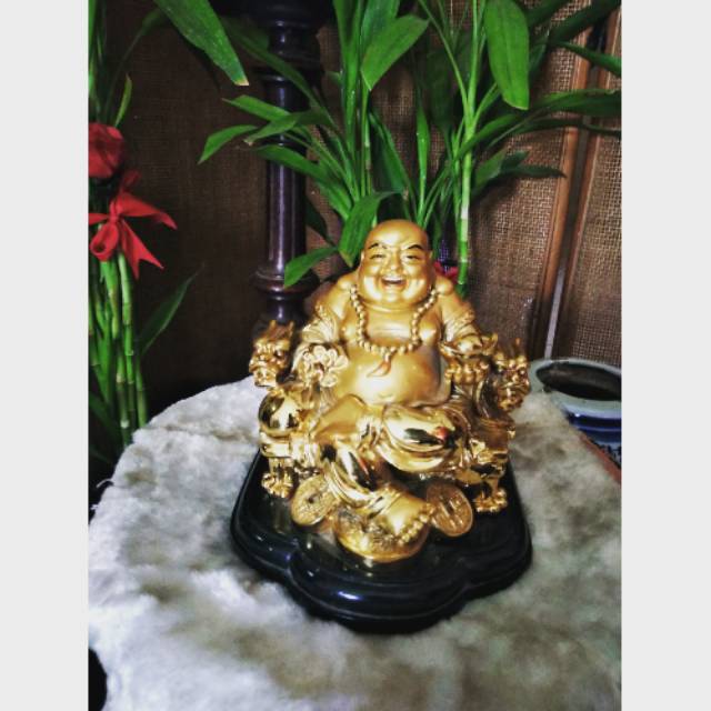 Patung Buddha Tertawa