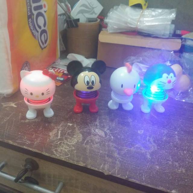 spring doll karakter lampu led