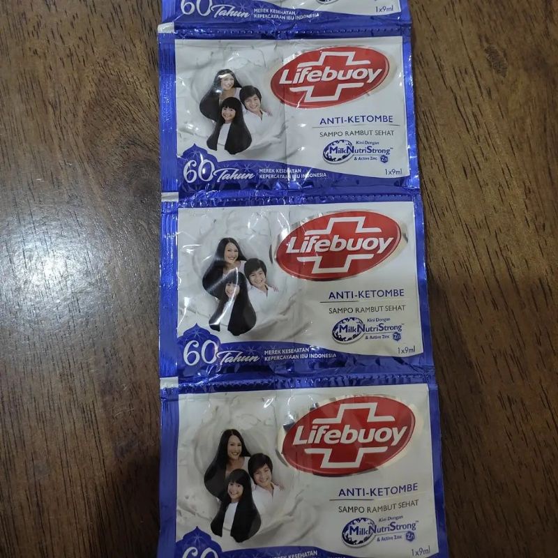 Shampoo LIFEBOY/LIFEBUOY Anti ketombe Kuat &amp; Berkilau 9ML