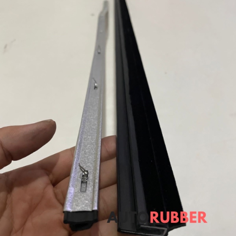 Karet Pelipit List Kaca Weather Strip Mitsubishi L300 Luar Dalam Per pintu