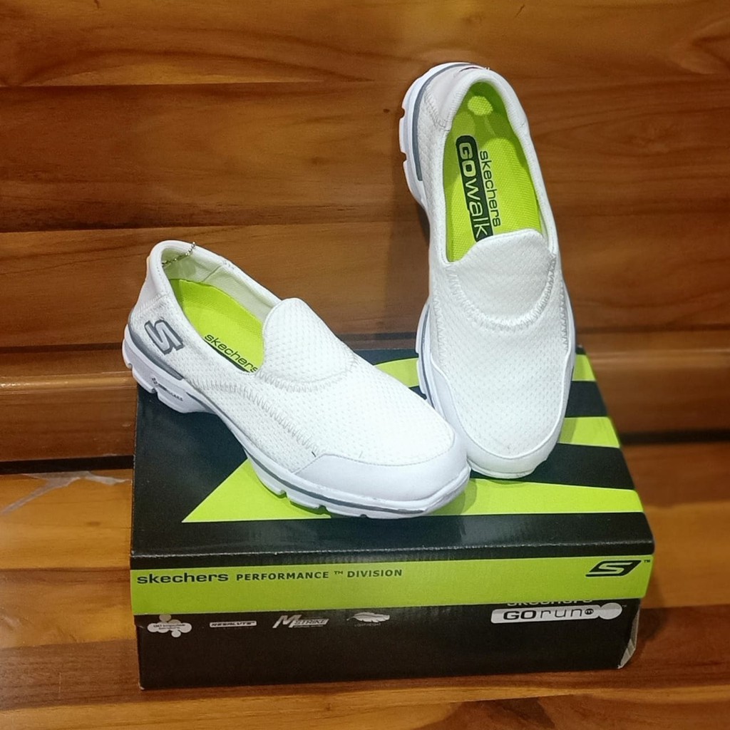 Sepatu Wanita Sneaker Skecher_Go walk Fashion Slip on Terbaru Murah