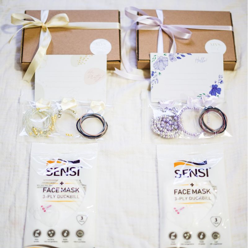 

Gift Box Hampers Lebaran / Wisuda / Kado Ulang Tahun Strap Masker Konektor Murah