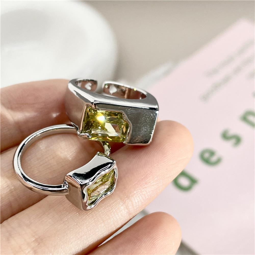 Mxbeauty Hijau Zirkon Cincin Trendi Retro Kualitas Tinggi Wanita Bertatahkan Perempuan Square Ladies Simple Fashion Aksesoris