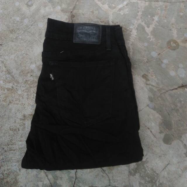 Levis 710 skinny black woman