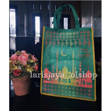 

Termurah !! GOODIE BAG IDUL FUTRI 30x40cm ( 1lusin) / tas bingkisan lebaran / tas parcel idul Fitri / tas spoundbond