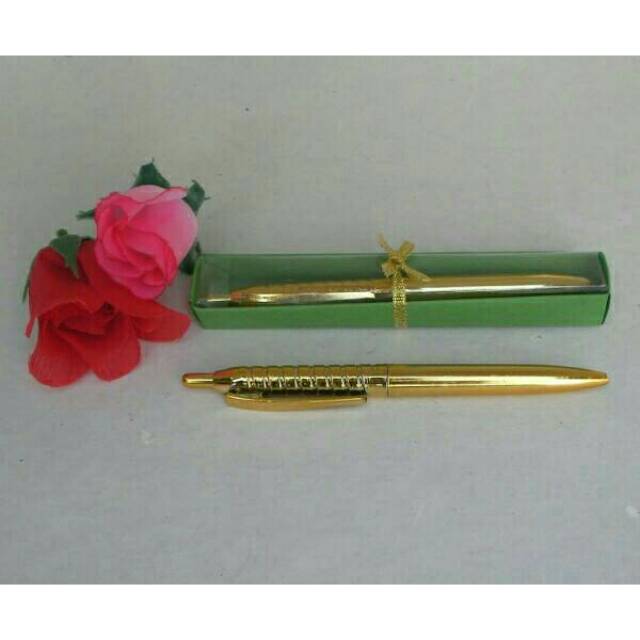 

SOUVENIR PERNIKAHAN PULPEN KANTOR MIKA / SOUVENIR PULPEN WARNA PERAK & EMAS KEMASAN BOX