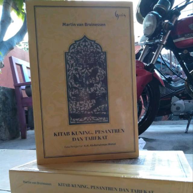 Kitab Kuning Pesantren dan Tarekat Martin Van