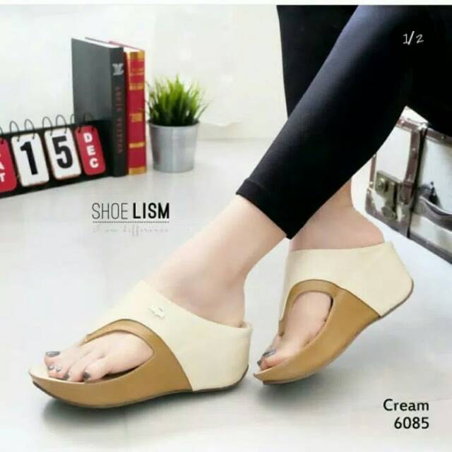 Sandal Wanita CROCODILE