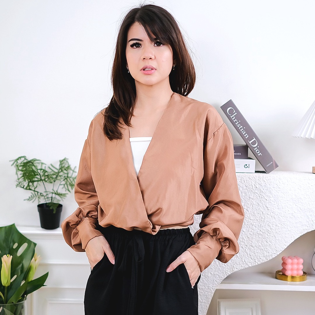 Tq88indonesia Fashion Blouse Wanita Kekinian Terbaru / Blouse ODETA TOP/ Blus  / Baju Atasan Wanita Terbaru / Ootd / Baju Santai Wanita