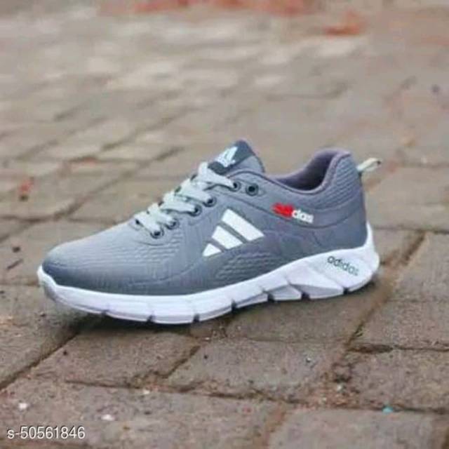 Sepatu sport adidas