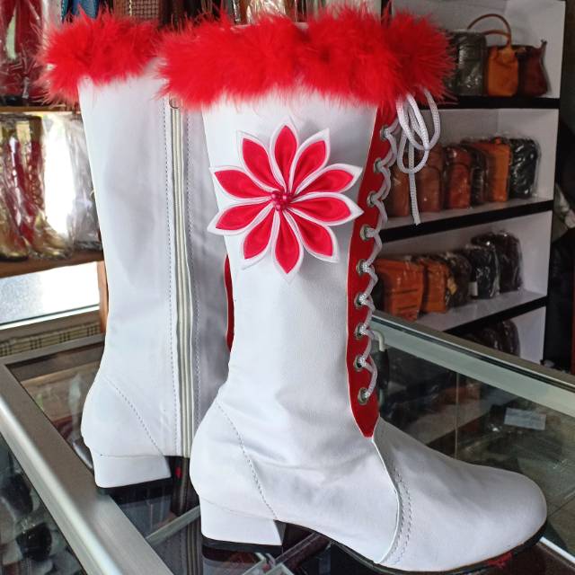 Sepatu mayoret putih merah