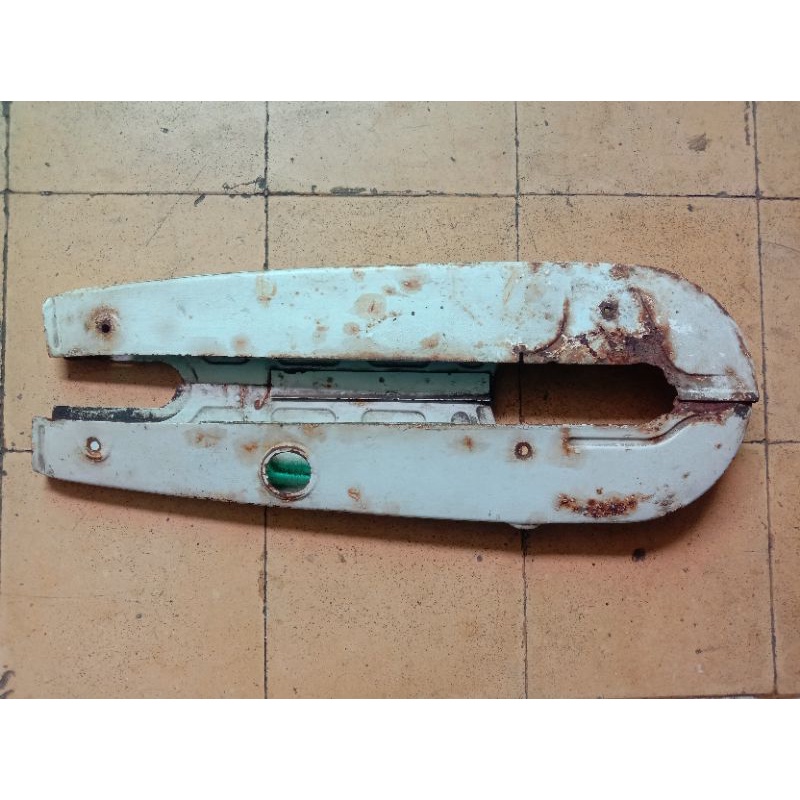 Katengkas Tutup Rantai Yamaha V75 V80 Original