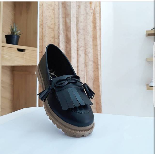 Sepatu Wanita Trending / Sepatu Docmart rumbe / Sepatu Loafers Wanita / Sepatu Flat Wanita / Bisa Bayar Di Tempat(cod)