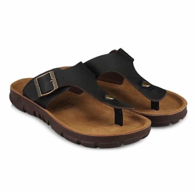  Sandal  kulit  pria merk  Bata warna hitam Shopee Indonesia