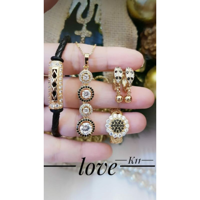 

satu set replika bahan tali