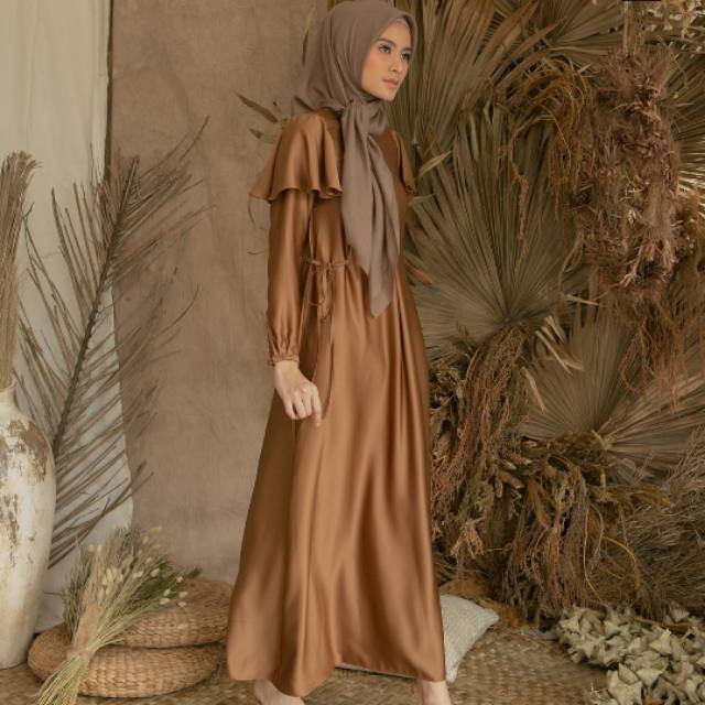 Rinjani plain dress wearing klamby