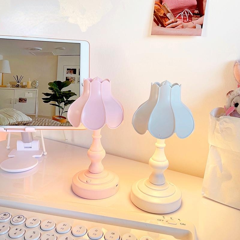 (Ins) (Lampu Meja Bentuk Daun Teratai Gaya Nordic Retro Romantis Untuk Dekorasi Kantor / Kamar Tidur