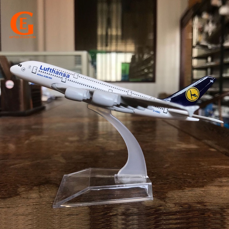 Miniatur Diecast Pesawat Terbang Lufthansa Airbus 380 A380 Bahan Metal Untuk Koleksihadiah