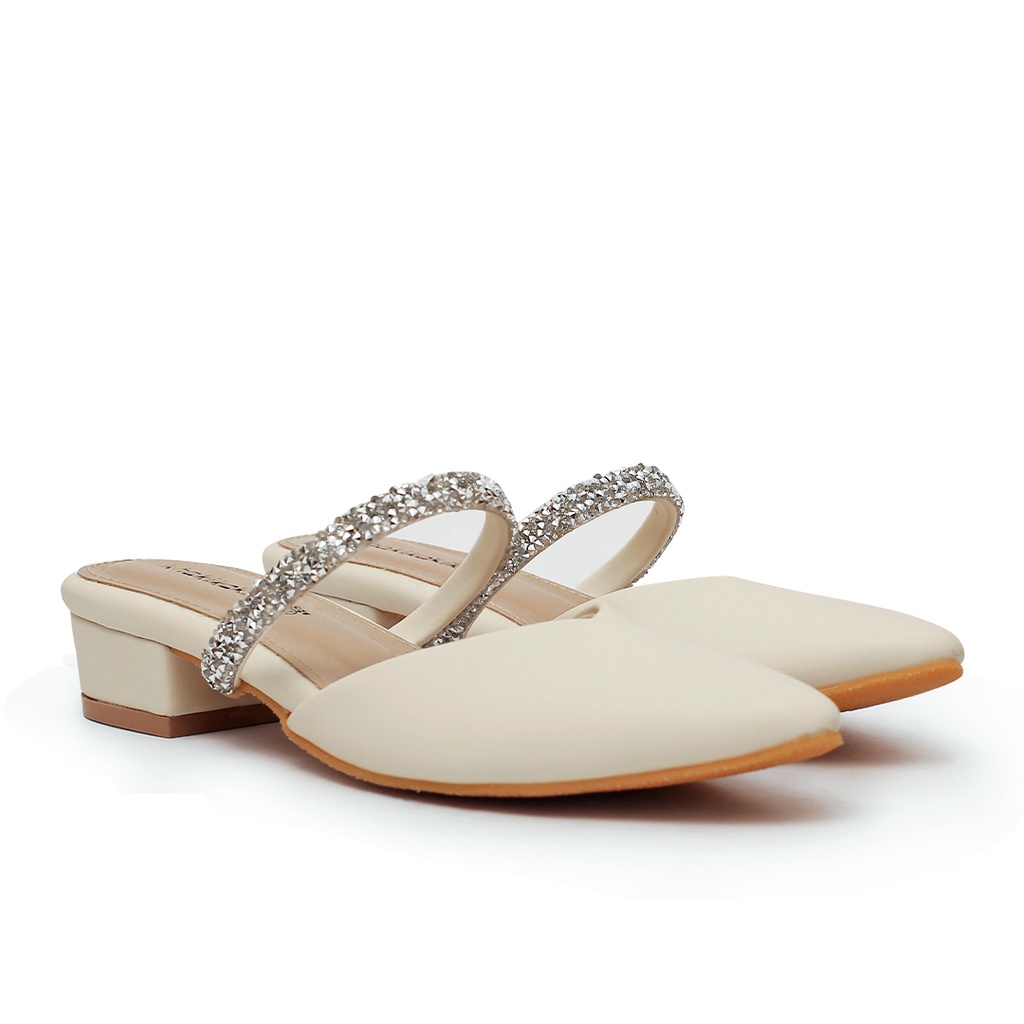 KHK by Khakikakiku Ailis Low Cream Heels