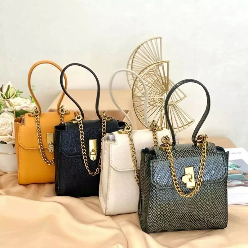 TAS WANITA/ TAS BRANDED ORIGINAL/CNK/TAS SLINGBAG/2 TALI/TALI RANTAI/TAS JINJING/ KODE C1131 ck827