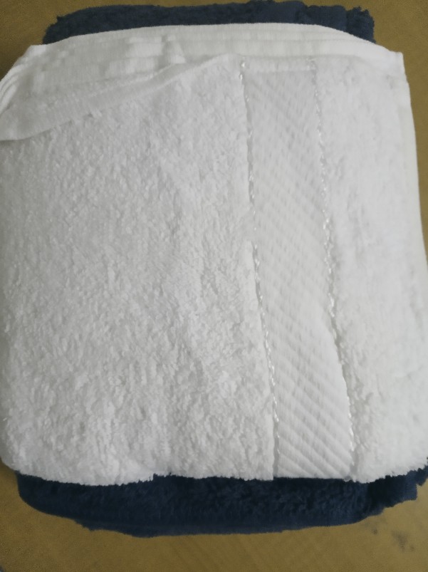 Rc Handuk Sport Chalmer Warna Putih Dan Biru Grade B No Label